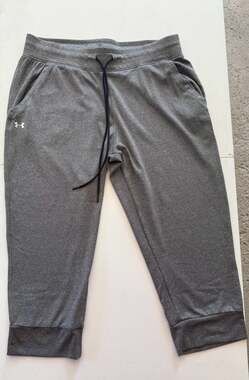 Under Armour HeatGear Loose Fit Performance Capri Workout Pants